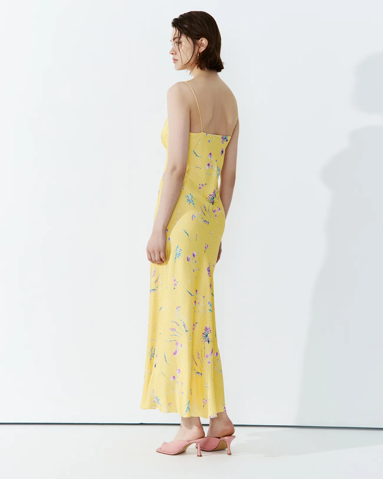 Платье-комбинация миди с принтом желтого цвета