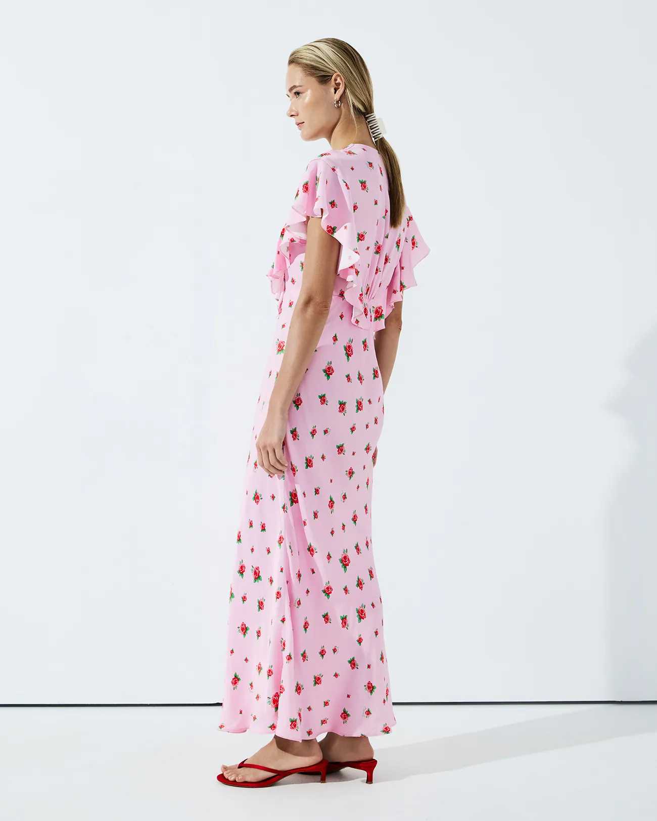 Платье миди с рюшами светло-розового цвета