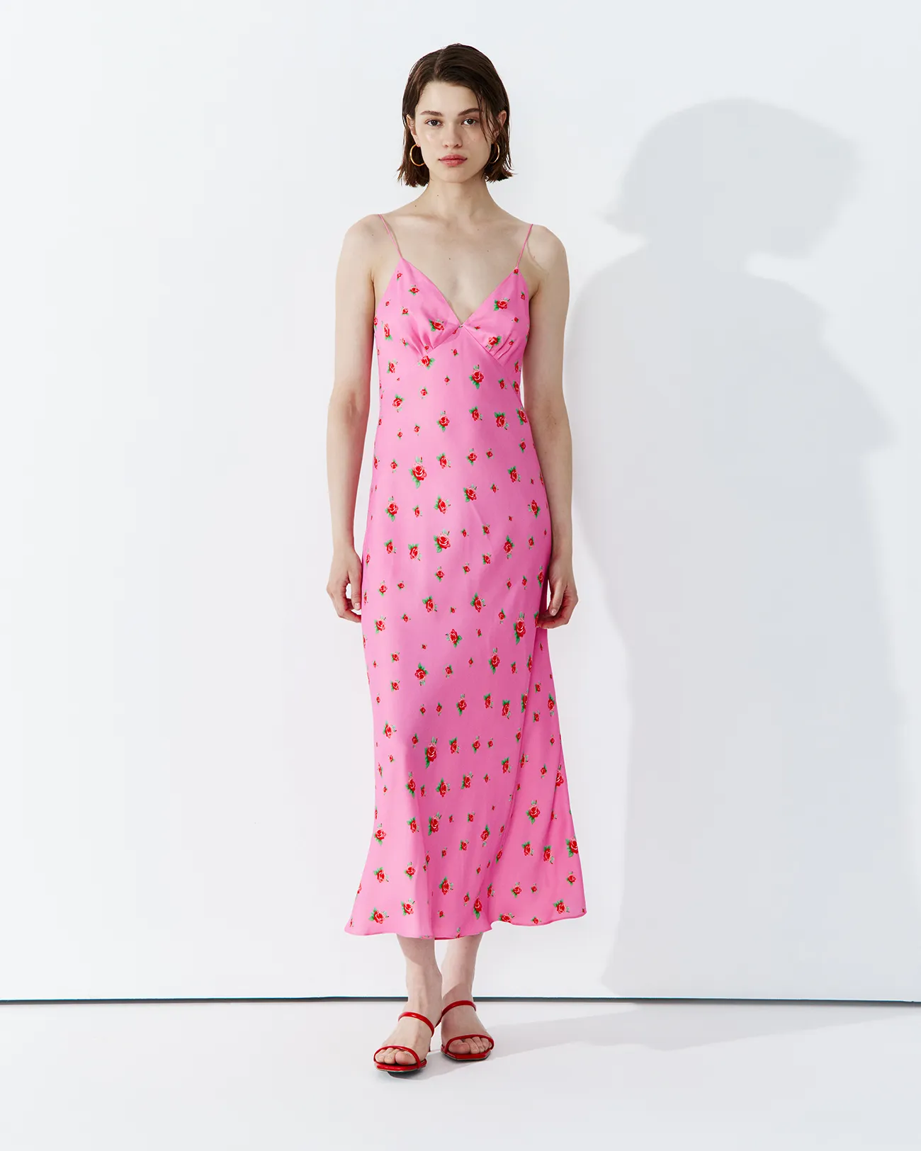 Платье-комбинация миди с принтом розового цвета