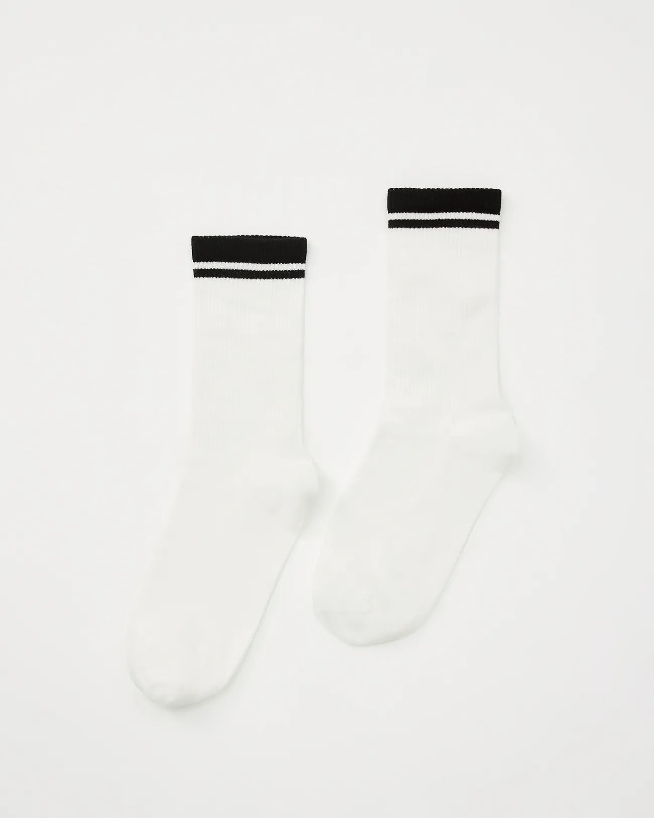 Носки с полосками черного цвета