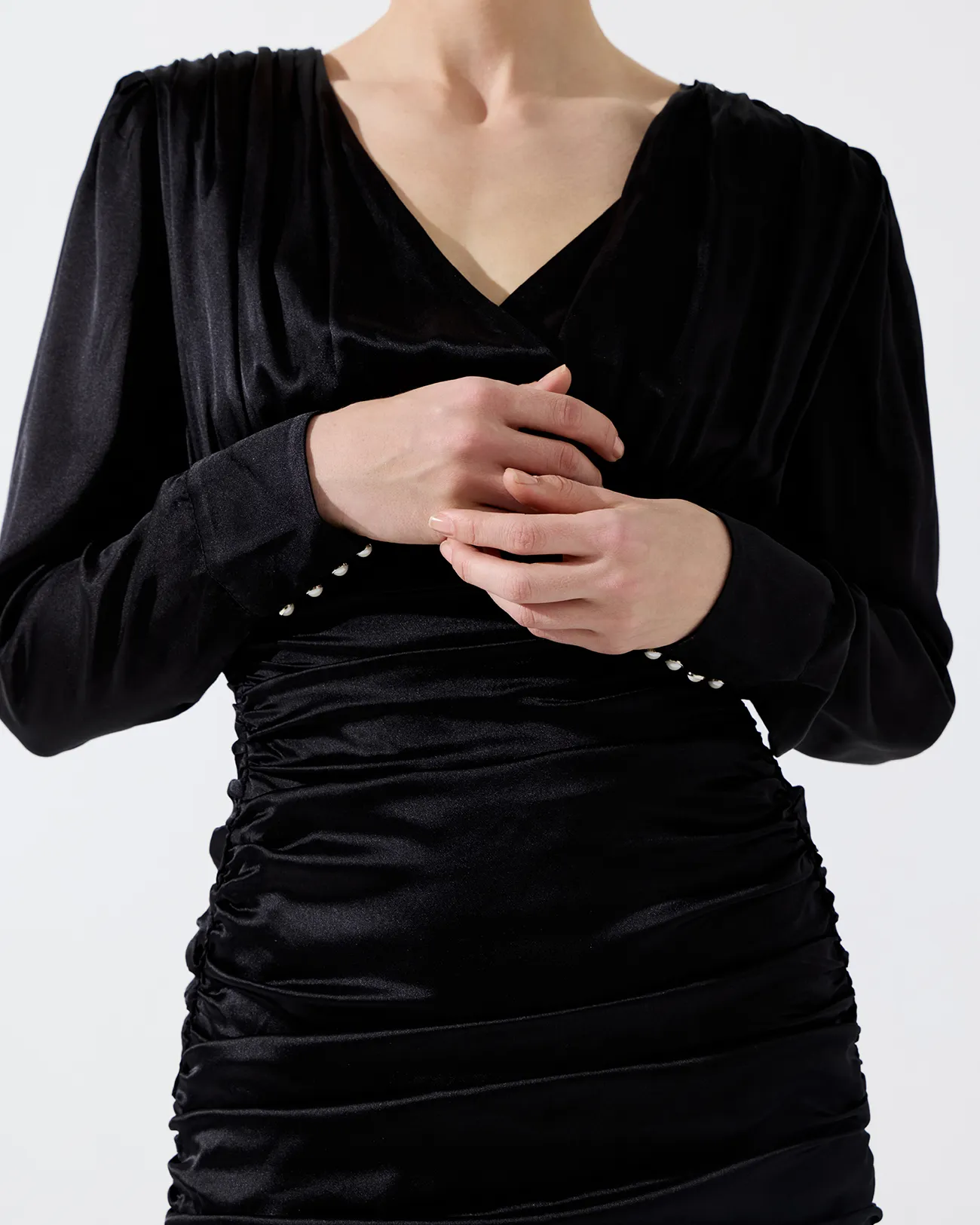 Платье мини драпированное черного цвета