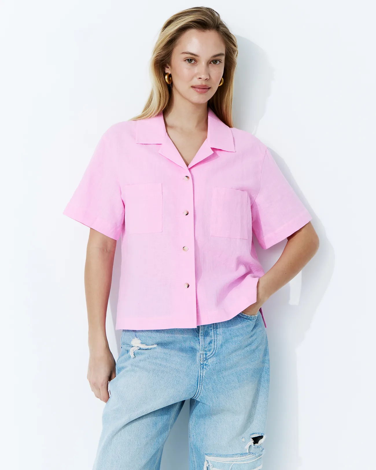 Рубашка льняная укороченная розового цвета