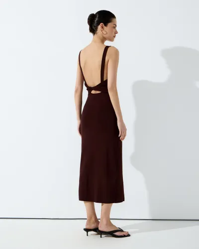Платье с открытой спиной шоколадного цвета