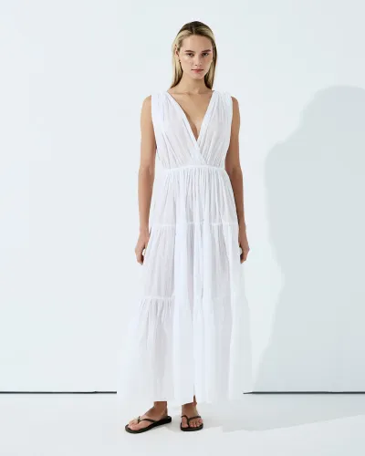Платье из тонкого хлопка с драпировкой белого цвета