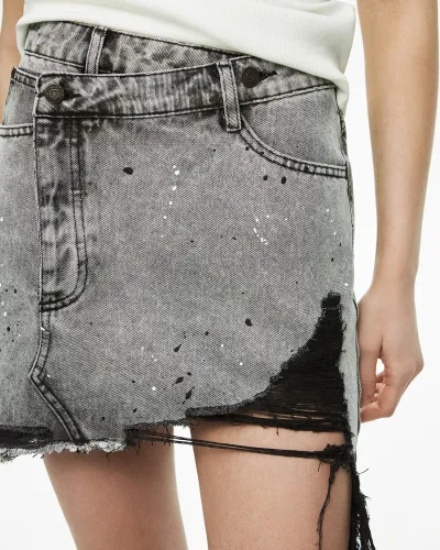Юбка джинсовая мини с разрывами серого цвета