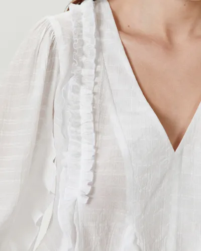 Блуза с асимметричными воланами молочного цвета