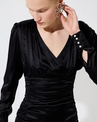 Платье мини драпированное черного цвета