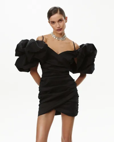 Платье мини с объемными рукавами черного цвета
