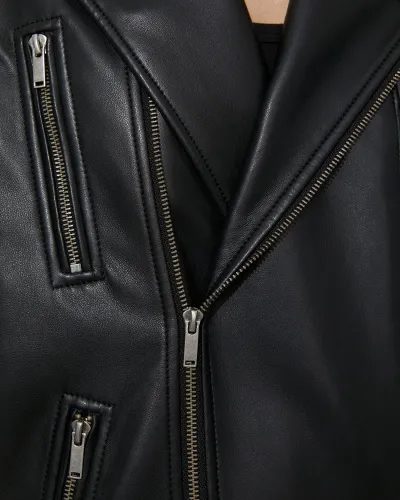 Куртка оверсайз из эко-кожи черного цвета