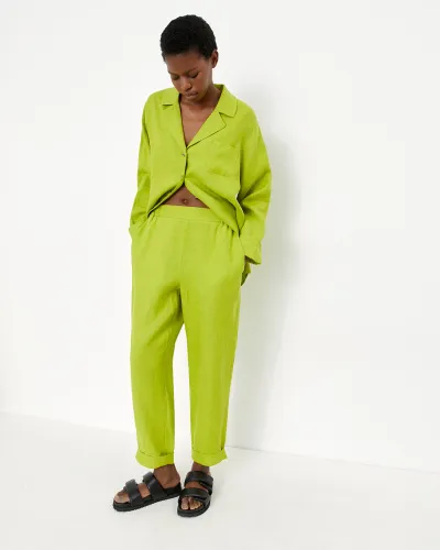 Комплект: блуза с брюками на манжете салатового цвета