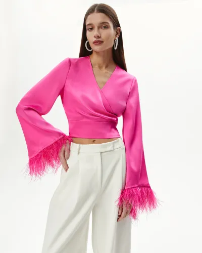 Блуза с перьями розового цвета
