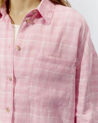 Рубашка в клетку льняная розового цвета