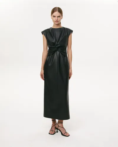 Платье макси из эко-кожи с узлом черного цвета
