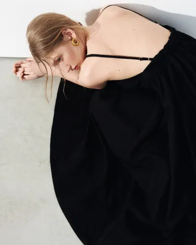 Платье-сарафан миди черного цвета