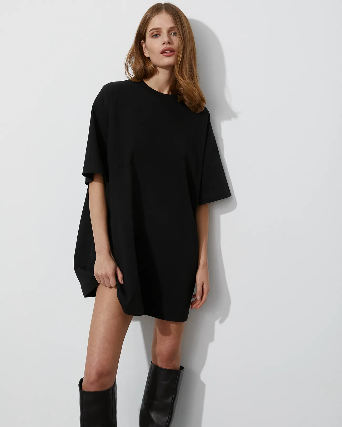 Платье-футболка черного цвета