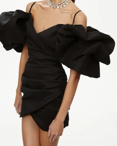 Платье мини с объемными рукавами черного цвета